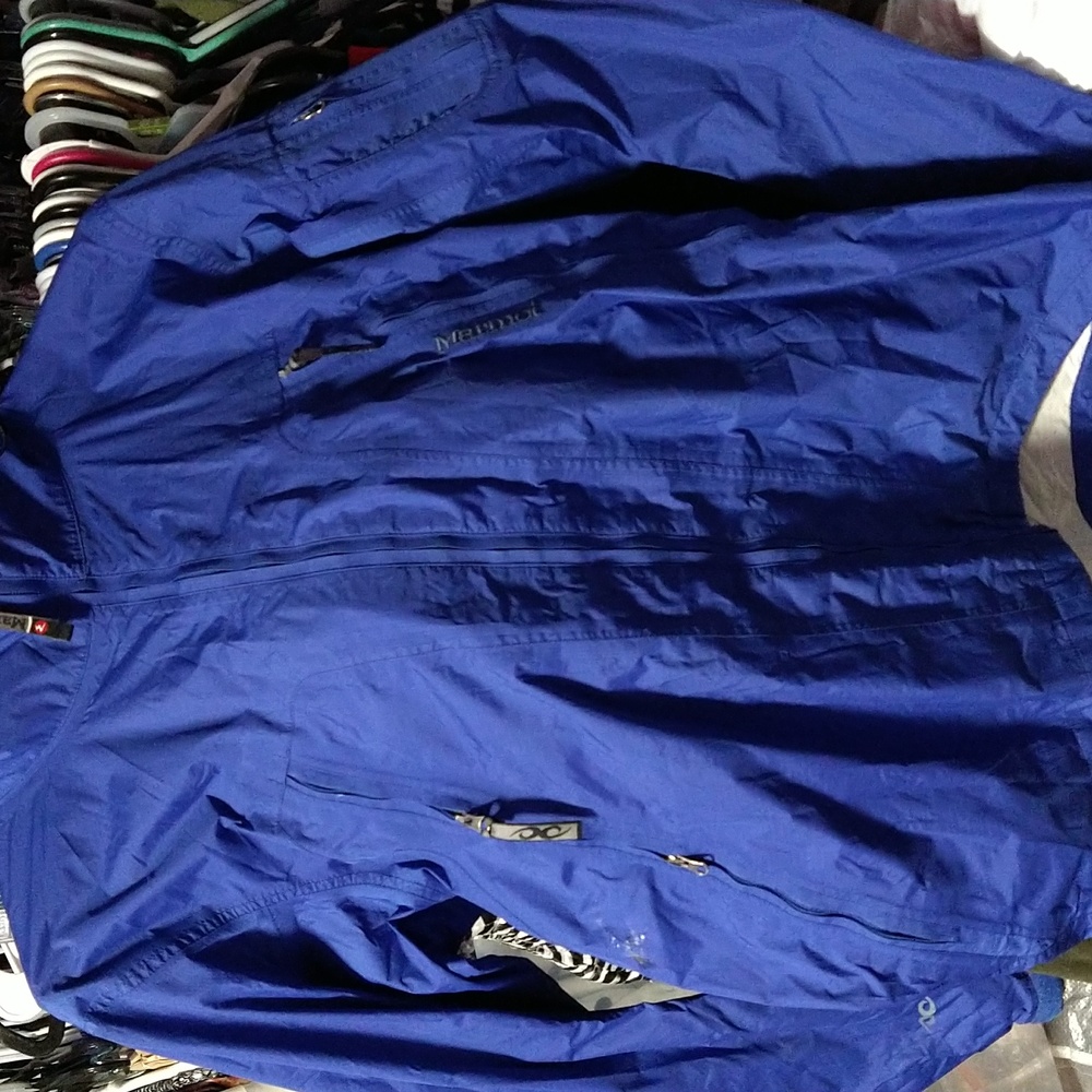 Wind breaker marmot
